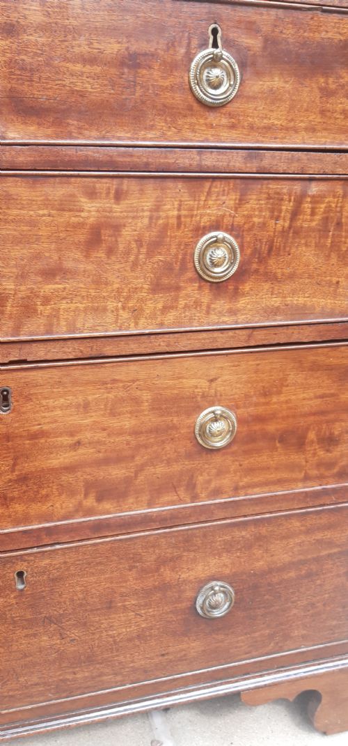 GEORGIAN MAHOGANY CHEST OF DRAWERS - ADDITIONAL PHOTO 8