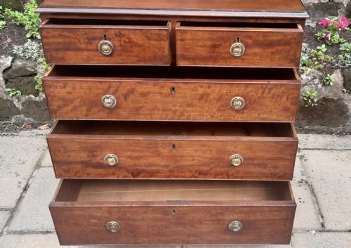 GEORGIAN MAHOGANY CHEST OF DRAWERS - ADDITIONAL PHOTO 10