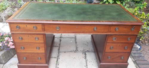 LARGE VICTORIAN PEDESTAL DESK - ADDITIONAL PHOTO 1