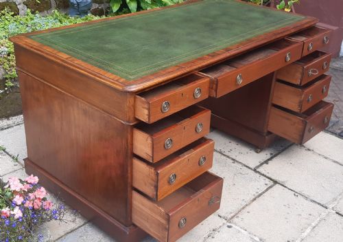 LARGE VICTORIAN PEDESTAL DESK - ADDITIONAL PHOTO 3