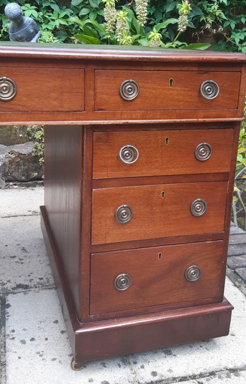 LARGE VICTORIAN PEDESTAL DESK - ADDITIONAL PHOTO 5