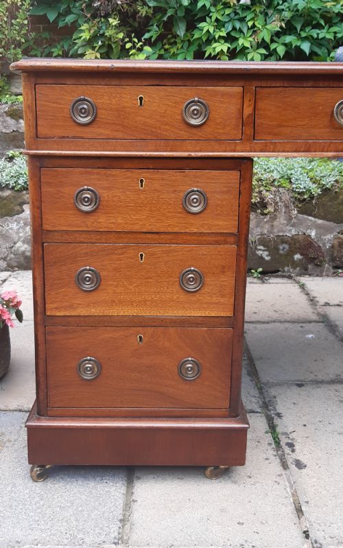 LARGE VICTORIAN PEDESTAL DESK - ADDITIONAL PHOTO 11