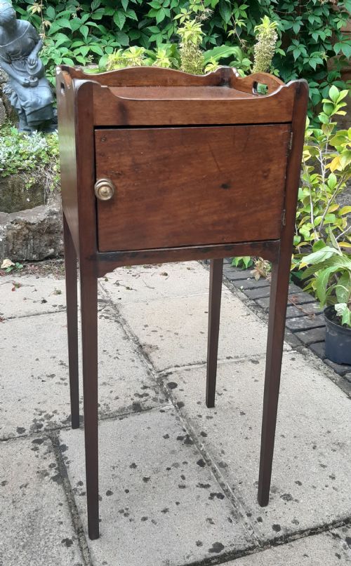 georgian bedside cupboard - CATEGORY: ANTIQUE CABINETS - DATED 1800