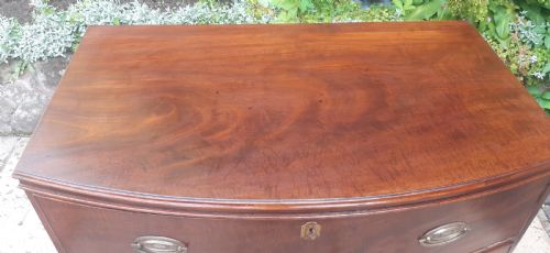 SMALL GEORGIAN BOW FRONTED CHEST OF DRAWERS - ADDITIONAL PHOTO 5