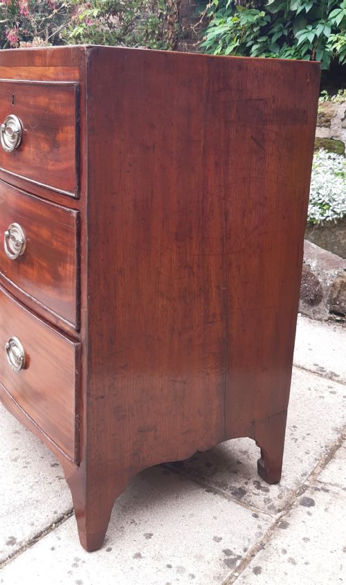 SMALL BOW FRONT CHEST OF DRAWERS - ADDITIONAL PHOTO 6