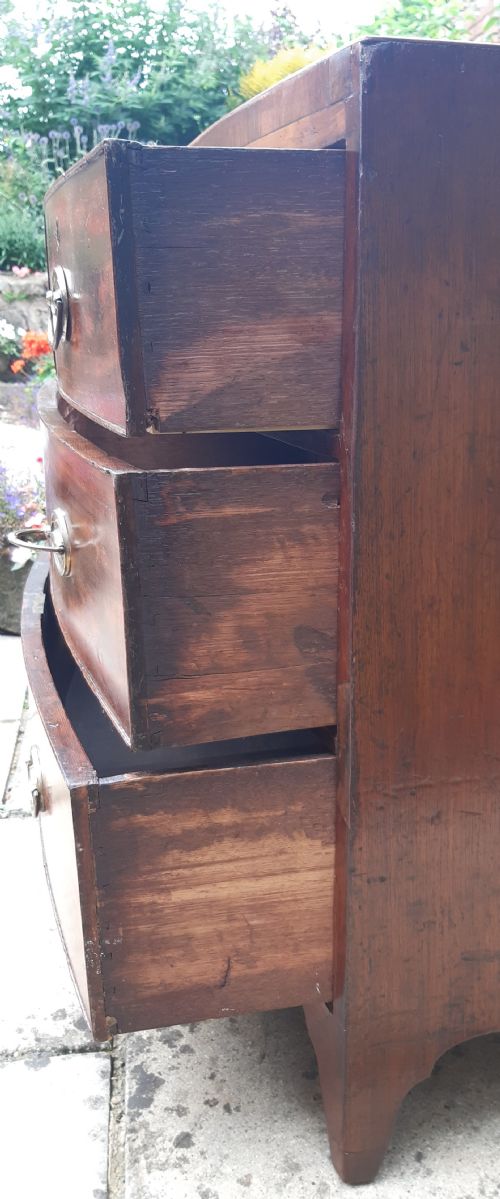 SMALL BOW FRONT CHEST OF DRAWERS - ADDITIONAL PHOTO 10