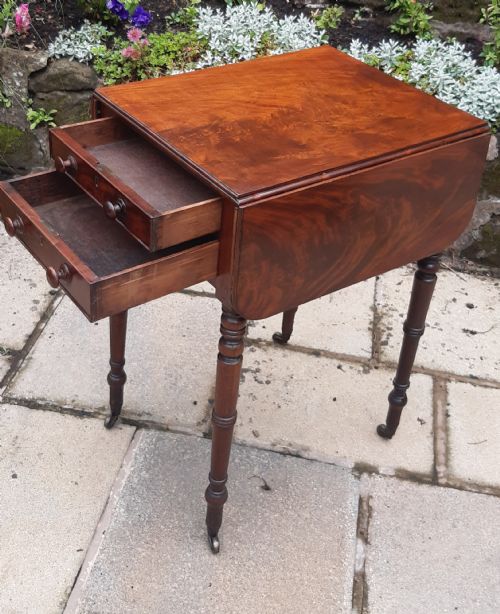 SMALL PEMBROKE WORK TABLE - ADDITIONAL PHOTO 7