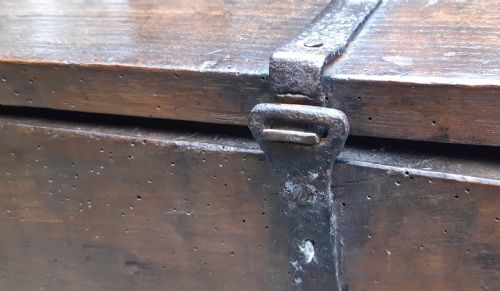 ELM PLANK COFFER 17TH CENTURY DETACHABLE TOP - ADDITIONAL PHOTO 3