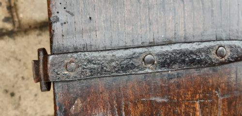 ELM PLANK COFFER 17TH CENTURY DETACHABLE TOP - ADDITIONAL PHOTO 8