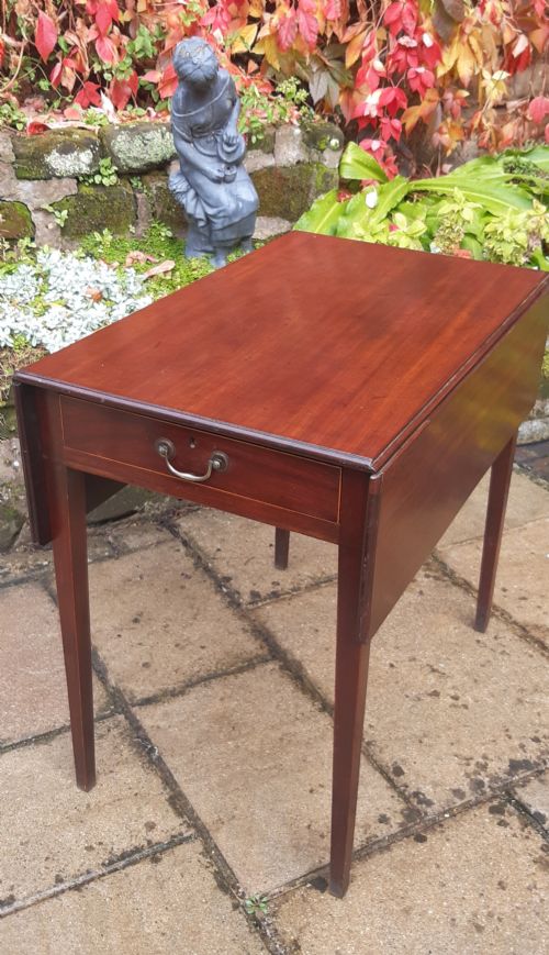 georgian pembroke table - CATEGORY: ANTIQUE TABLES - DATED 18TH CENTURY