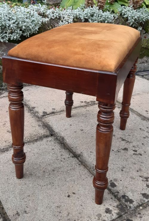 SMALL STOOL - ADDITIONAL PHOTO 1