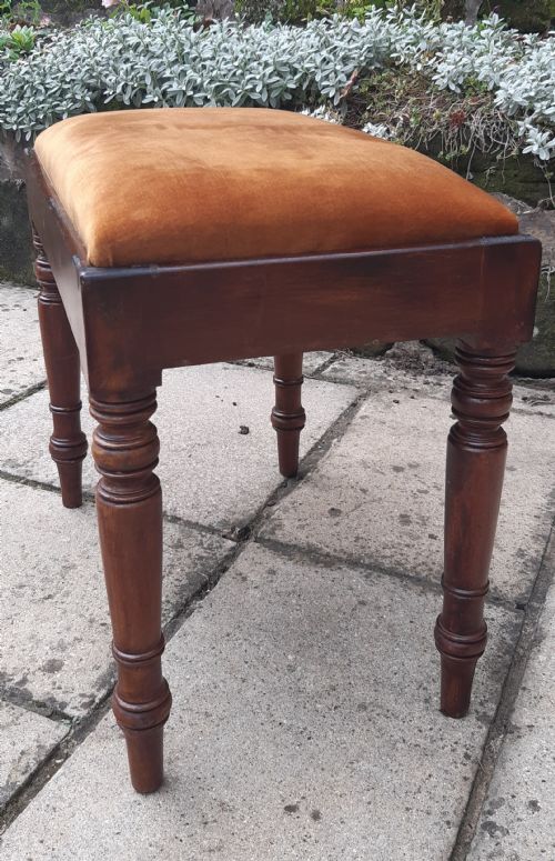 SMALL STOOL - ADDITIONAL PHOTO 2