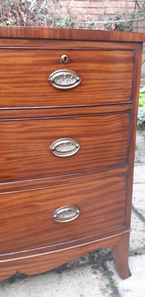 SMALL BOW FRONT CHEST OF DRAWERS - ADDITIONAL PHOTO 3