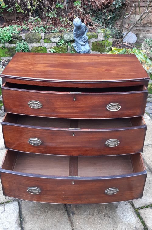 SMALL BOW FRONTED OR BOW FRONT CHEST OF DRAWERS - ADDITIONAL PHOTO 3