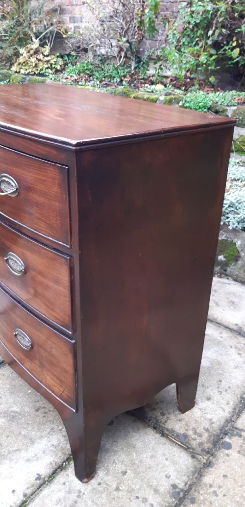SMALL BOW FRONTED OR BOW FRONT CHEST OF DRAWERS - ADDITIONAL PHOTO 5