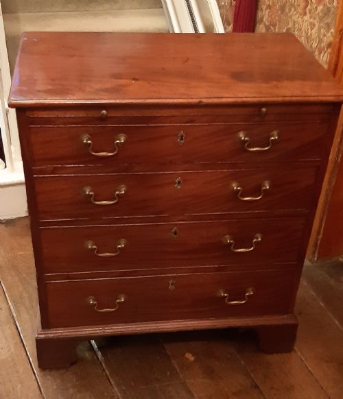 small georgian mahogany chest of drawers - CATEGORY: ANTIQUE CHEST OF DRAWERS - DATED 18TH CENTURY