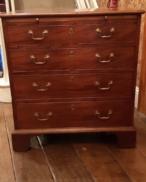 SMALL GEORGIAN MAHOGANY CHEST OF DRAWERS - ADDITIONAL PHOTO 1