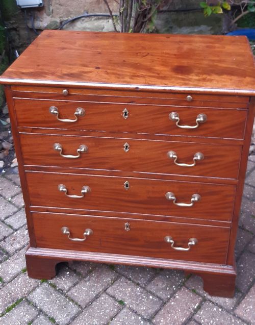 SMALL GEORGIAN MAHOGANY CHEST OF DRAWERS - ADDITIONAL PHOTO 2