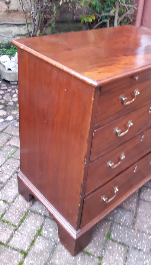SMALL GEORGIAN MAHOGANY CHEST OF DRAWERS - ADDITIONAL PHOTO 8