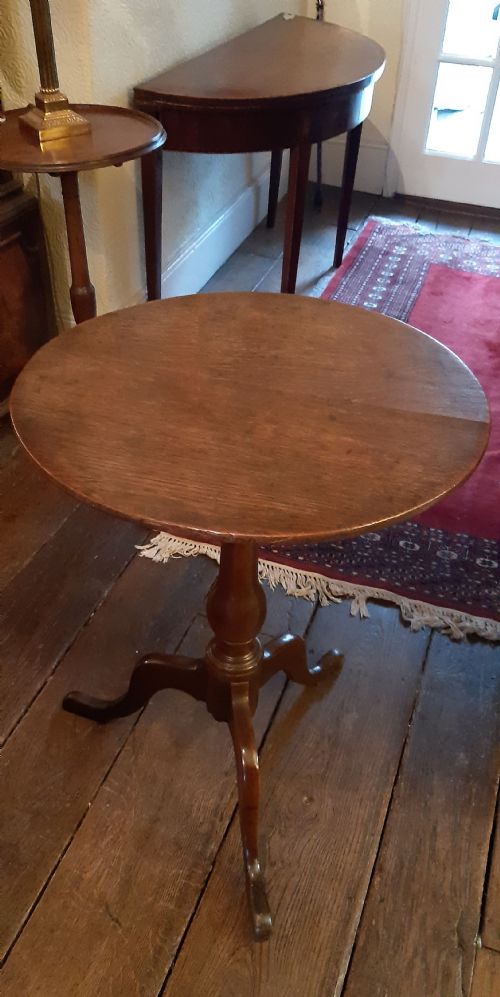 SMALL OAK TRIPOD TABLE - ADDITIONAL PHOTO 3