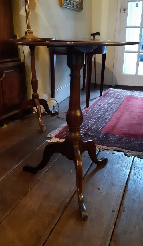 SMALL OAK TRIPOD TABLE - ADDITIONAL PHOTO 4