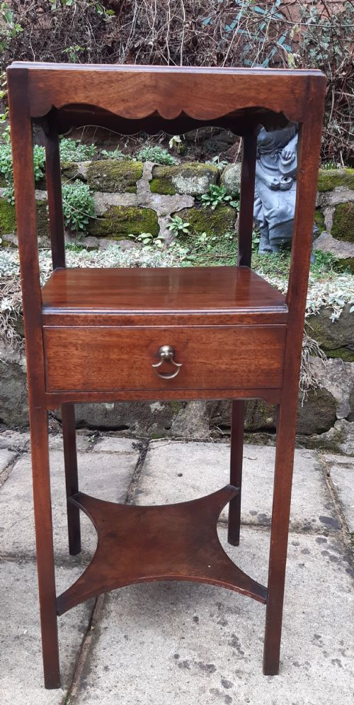 2 MAHOGANY BEDSIDE TABLES - ADDITIONAL PHOTO 2