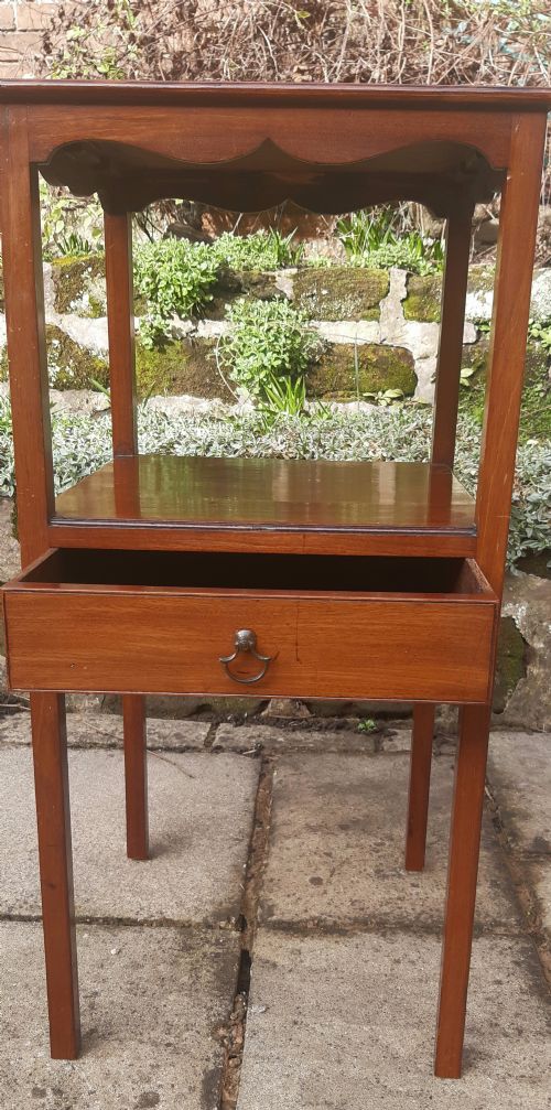 GEORGIAN MAHOGANY BEDSIDE TABLE - ADDITIONAL PHOTO 1