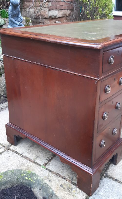 VICTORIAN MAHOGANY PEDESTAL DESK - ADDITIONAL PHOTO 2