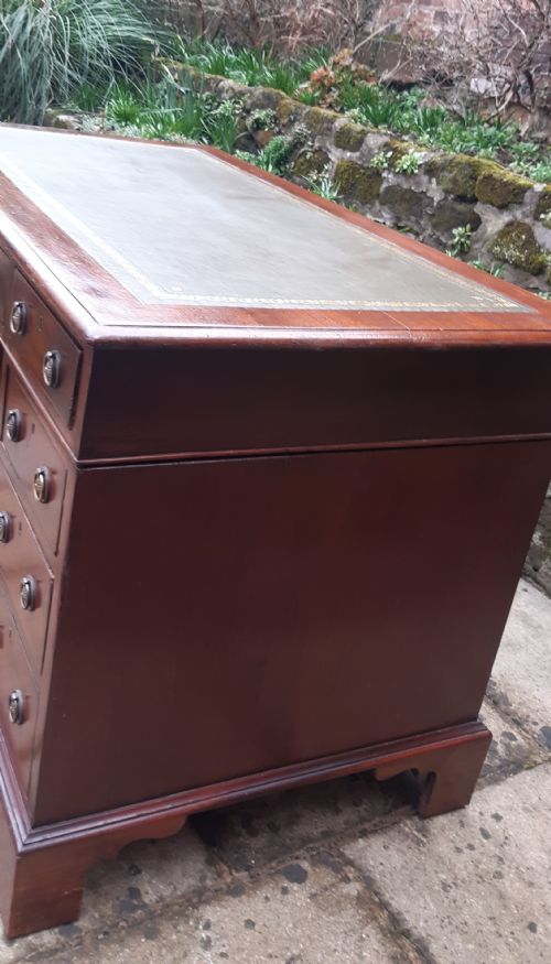 VICTORIAN MAHOGANY PEDESTAL DESK - ADDITIONAL PHOTO 7
