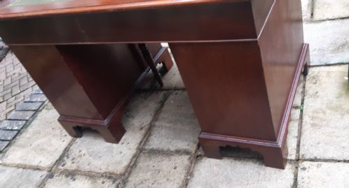 VICTORIAN MAHOGANY PEDESTAL DESK - ADDITIONAL PHOTO 9