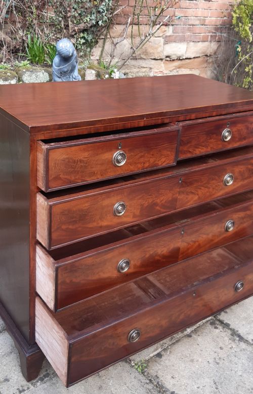 GEORGIAN MAHOGANY CHEST OF DRAWERS - ADDITIONAL PHOTO 5