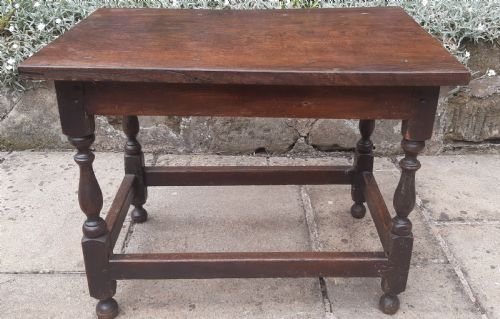 small low coffee table oak and elm - CATEGORY: ANTIQUE TABLES - DATED 17TH CENTURY