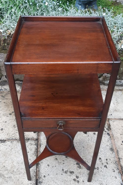 GEORGIAN MAHOGANY BEDSIDE TABLE - ADDITIONAL PHOTO 1