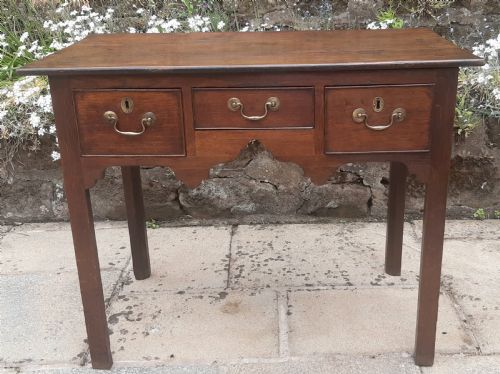 18th century oak lowboy - CATEGORY: ANTIQUE FURNITURE - DATED 18TH CENTURY