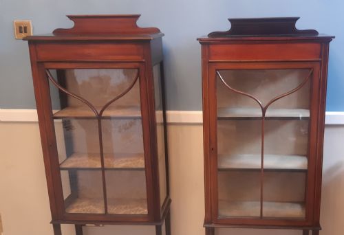 A PAIR OF DISPLAY CABINETS - ADDITIONAL PHOTO 1