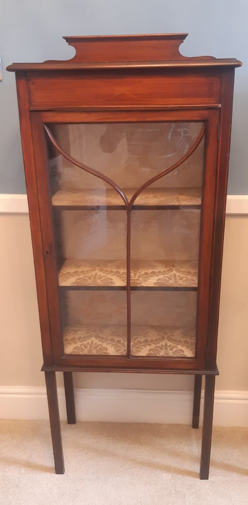 A PAIR OF DISPLAY CABINETS - ADDITIONAL PHOTO 2
