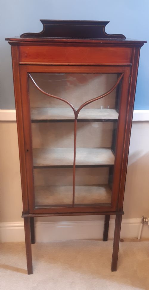 A PAIR OF DISPLAY CABINETS - ADDITIONAL PHOTO 4
