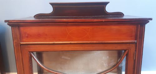 A PAIR OF DISPLAY CABINETS - ADDITIONAL PHOTO 6