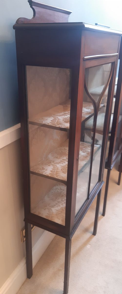 A PAIR OF DISPLAY CABINETS - ADDITIONAL PHOTO 7