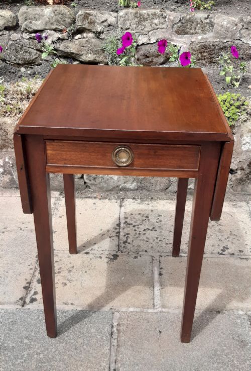 georgian mahogany small side table - CATEGORY: ANTIQUE TABLES - DATED 1800