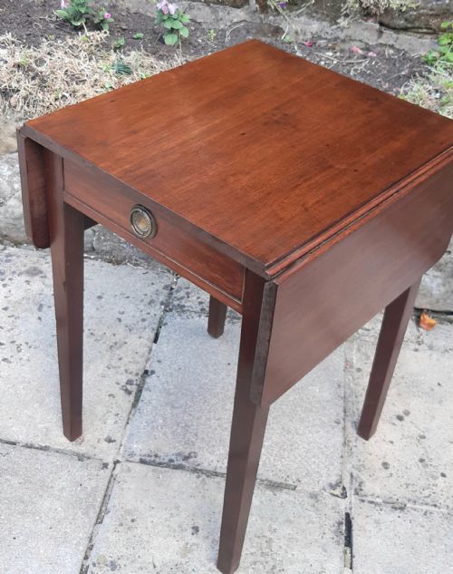 GEORGIAN MAHOGANY SMALL SIDE TABLE - ADDITIONAL PHOTO 1