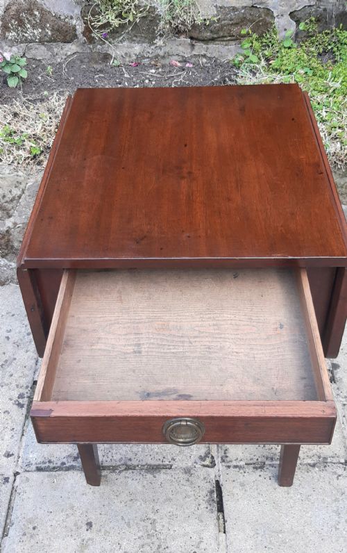 GEORGIAN MAHOGANY SMALL SIDE TABLE - ADDITIONAL PHOTO 2