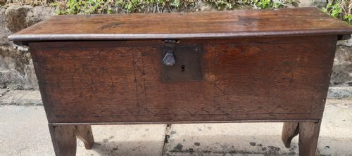 very small oak sword chest coffer - CATEGORY: ANTIQUE CHESTS - DATED GEORGIAN