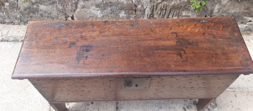 VERY SMALL OAK SWORD CHEST COFFER - ADDITIONAL PHOTO 5