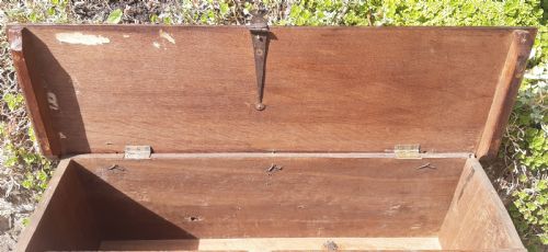 VERY SMALL OAK SWORD CHEST COFFER - ADDITIONAL PHOTO 6