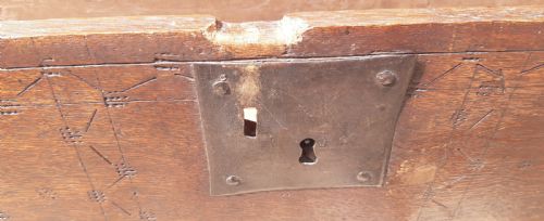 VERY SMALL OAK SWORD CHEST COFFER - ADDITIONAL PHOTO 7