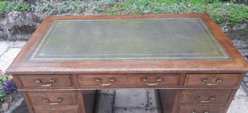 VICTORIAN OAK PEDESTAL DESK - ADDITIONAL PHOTO 1