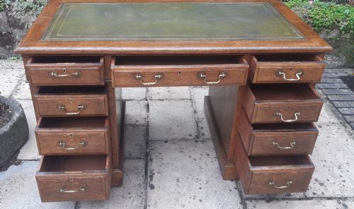 VICTORIAN OAK PEDESTAL DESK - ADDITIONAL PHOTO 2
