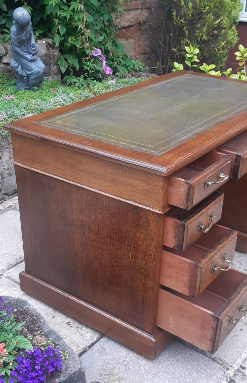 VICTORIAN OAK PEDESTAL DESK - ADDITIONAL PHOTO 3