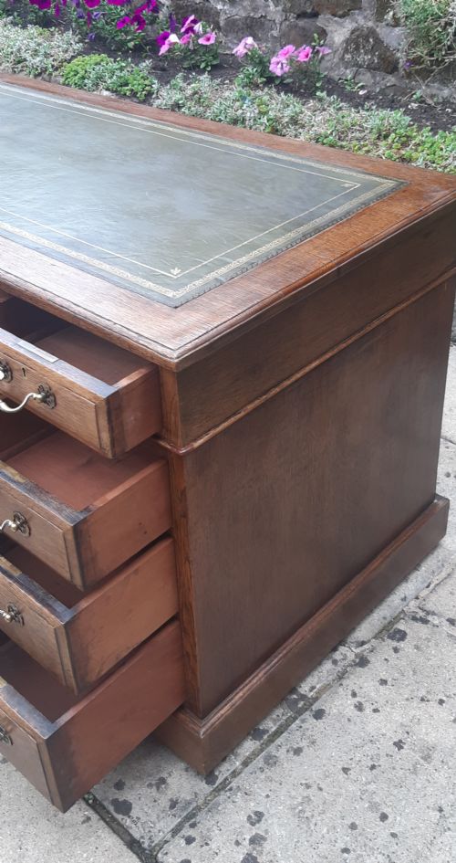 VICTORIAN OAK PEDESTAL DESK - ADDITIONAL PHOTO 4